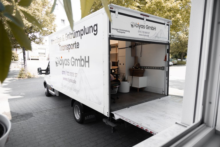 Entrümpelungsfahrzeug der Ciyas GmbH in Esslingen - Team Ciyas